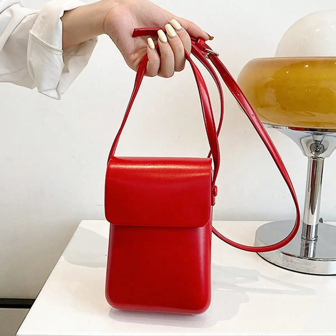 Sac bandoulière téléphone femme en similicuir, mini et élégant, un accessoire mode parfait pour l'organisation.