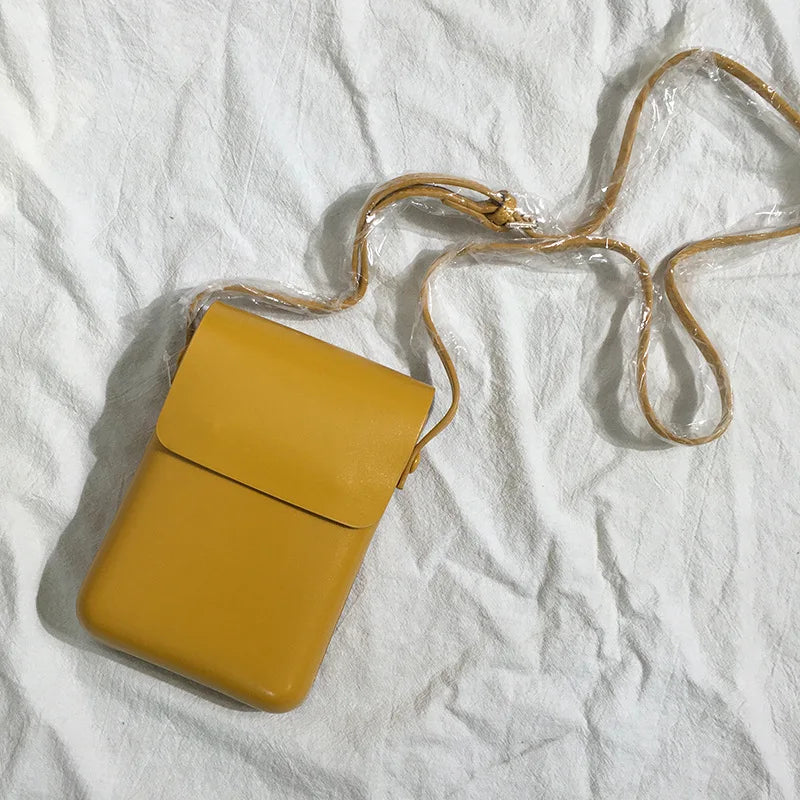 Sac bandoulière ajustable femme, mini sac téléphone compact et ergonomique pour un confort optimal au quotidien.