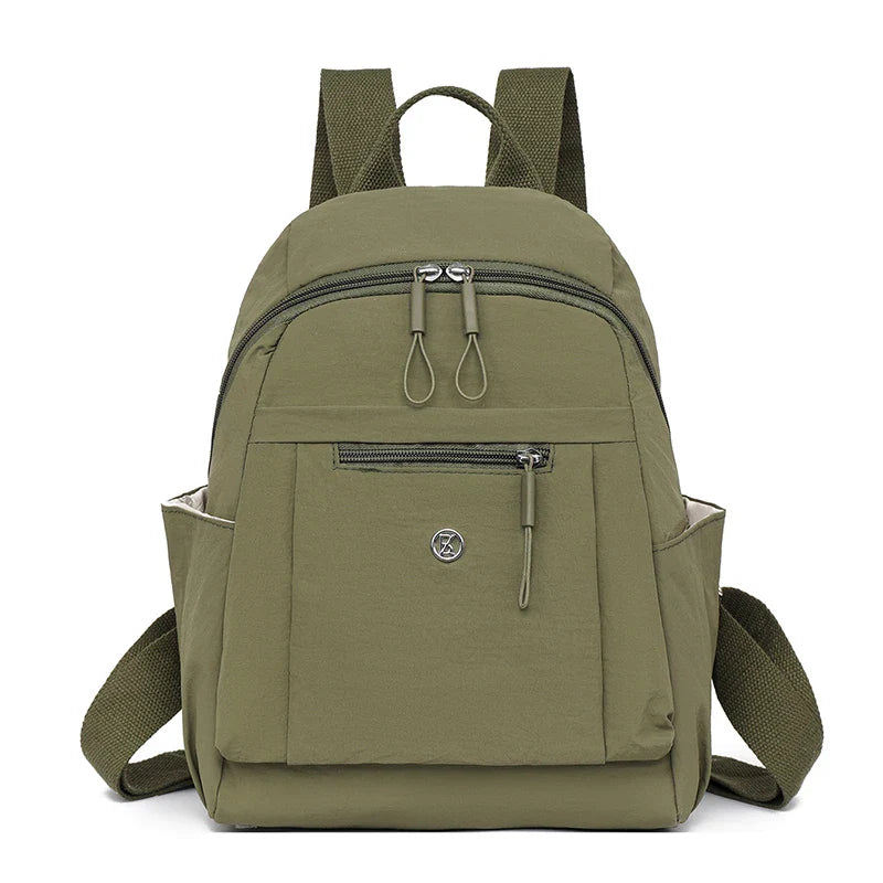 Mini sac à dos femme avec bretelles ajustables, léger et confortable pour la journée.