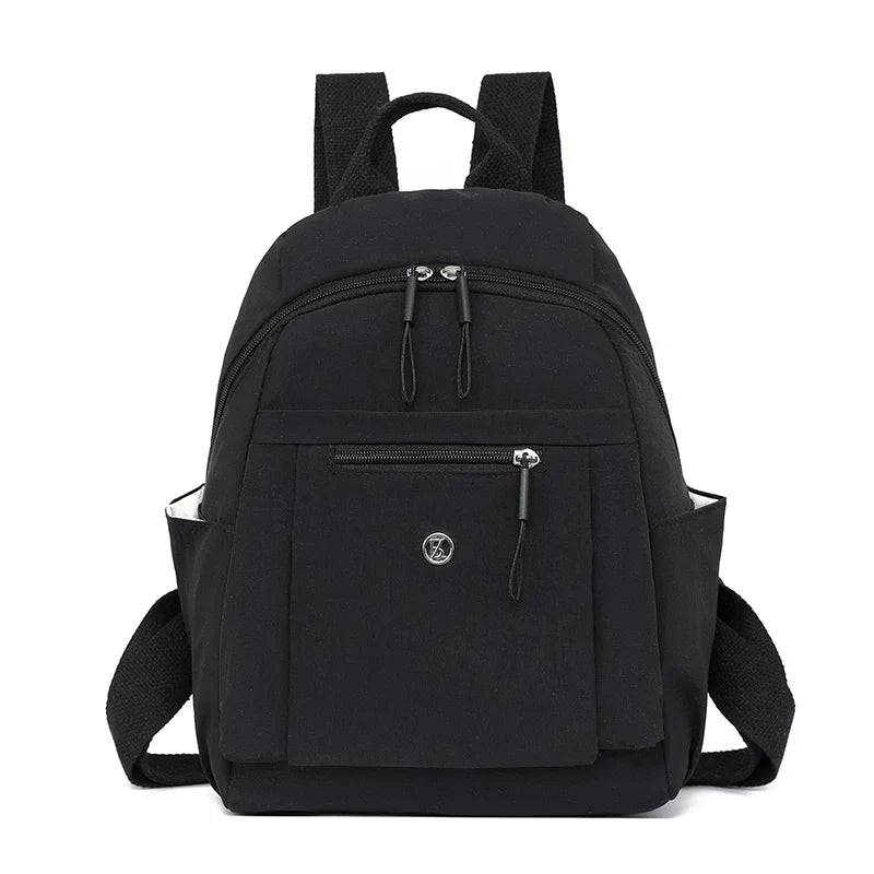 Élégant mini sac à dos femme en nylon léger, parfait pour le travail ou les loisirs.