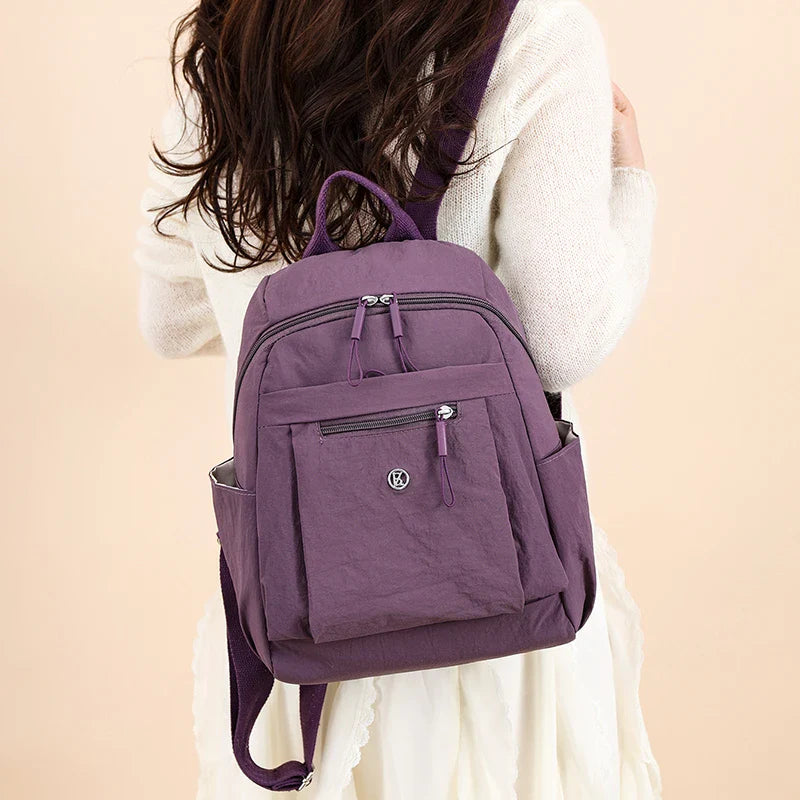 Petit sac à dos femme pratique, compact et léger, idéal pour vos essentiels quotidiens.