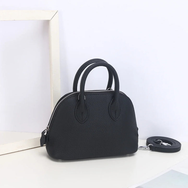 Sac bandoulière élégant pour femme, mini format compact en cuir synthétique, accessoire mode chic et moderne.