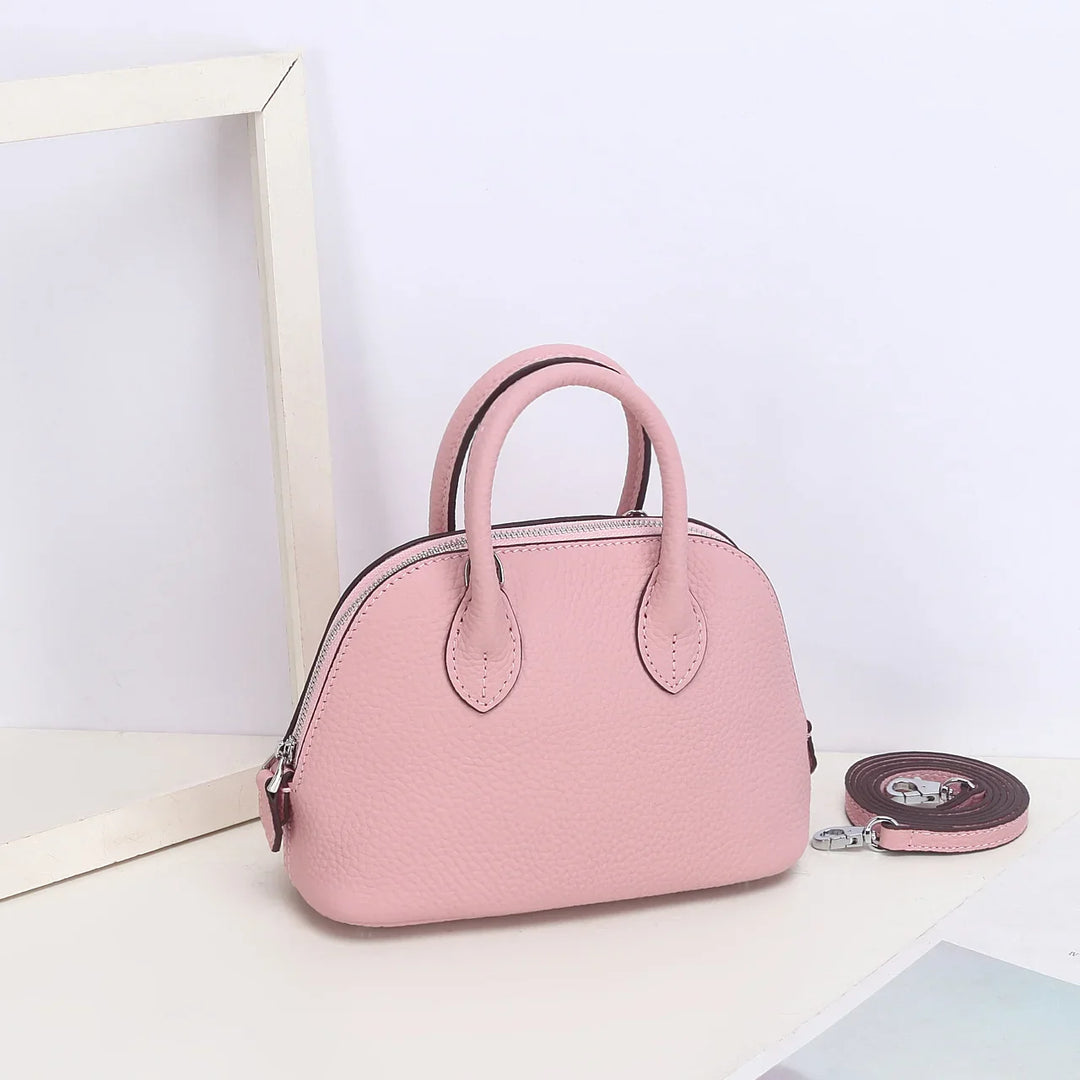 Élégant mini sac à main bandoulière, accessoire mode femme en cuir synthétique, polyvalent jour et soirée.