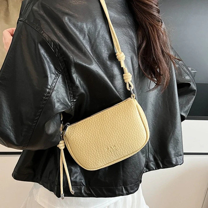 Mini sac à main élégant pour femme, chic en similicuir, parfait pour la mode et l'accessoire quotidien.