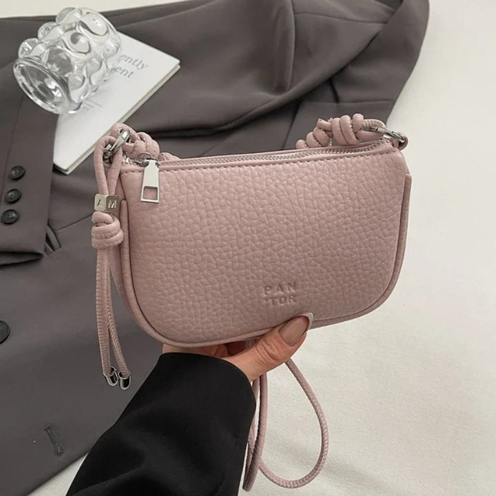 Sac bandoulière mini femme, élégant et compact, en similicuir, un accessoire de mode essentiel.