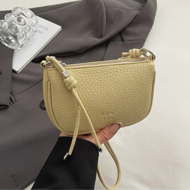 Mini sac à main femme, élégant et compact, en similicuir, avec bandoulière, un accessoire de mode indispensable.