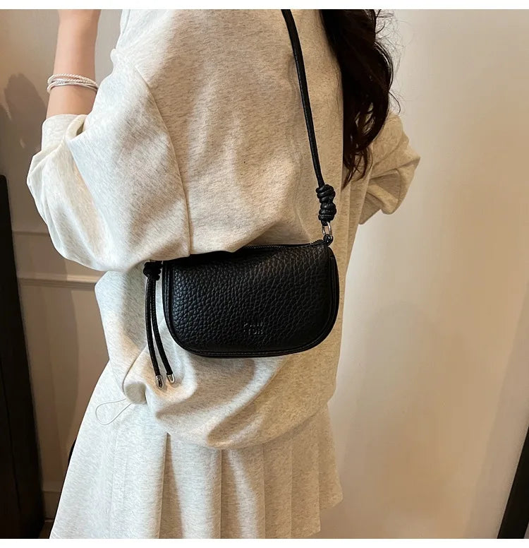 Mini sac à main compact pour femme, en similicuir, style élégant, idéal comme sac d'épaule pratique.