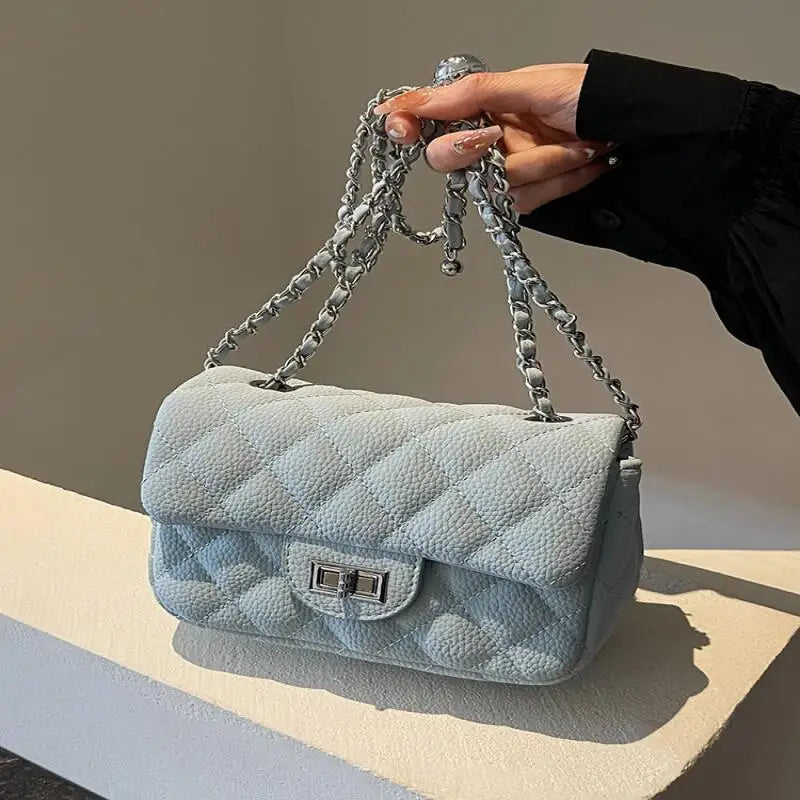 Mini sac élégant noir matelassé femme, parfait pour transporter l'essentiel avec chic