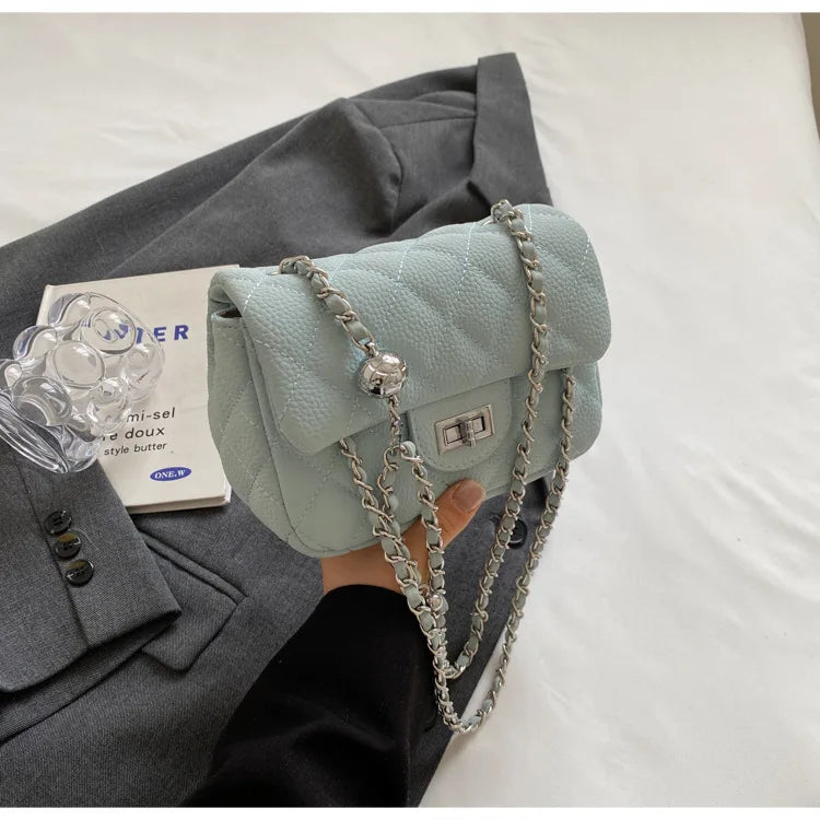Mini sac à main en similicuir matelassé, design intemporel, idéal pour toute occasion