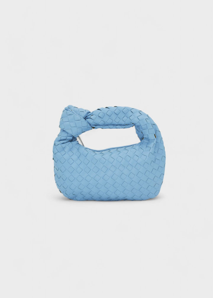 Accessoire de mode femme: mini sac tressé, poignée nouée, élégant et pratique au quotidien.