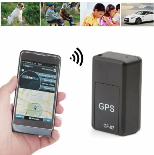 "Mini traceur GPS magnétique compact, noir, pour suivi discret des objets avec connectivité mondiale."