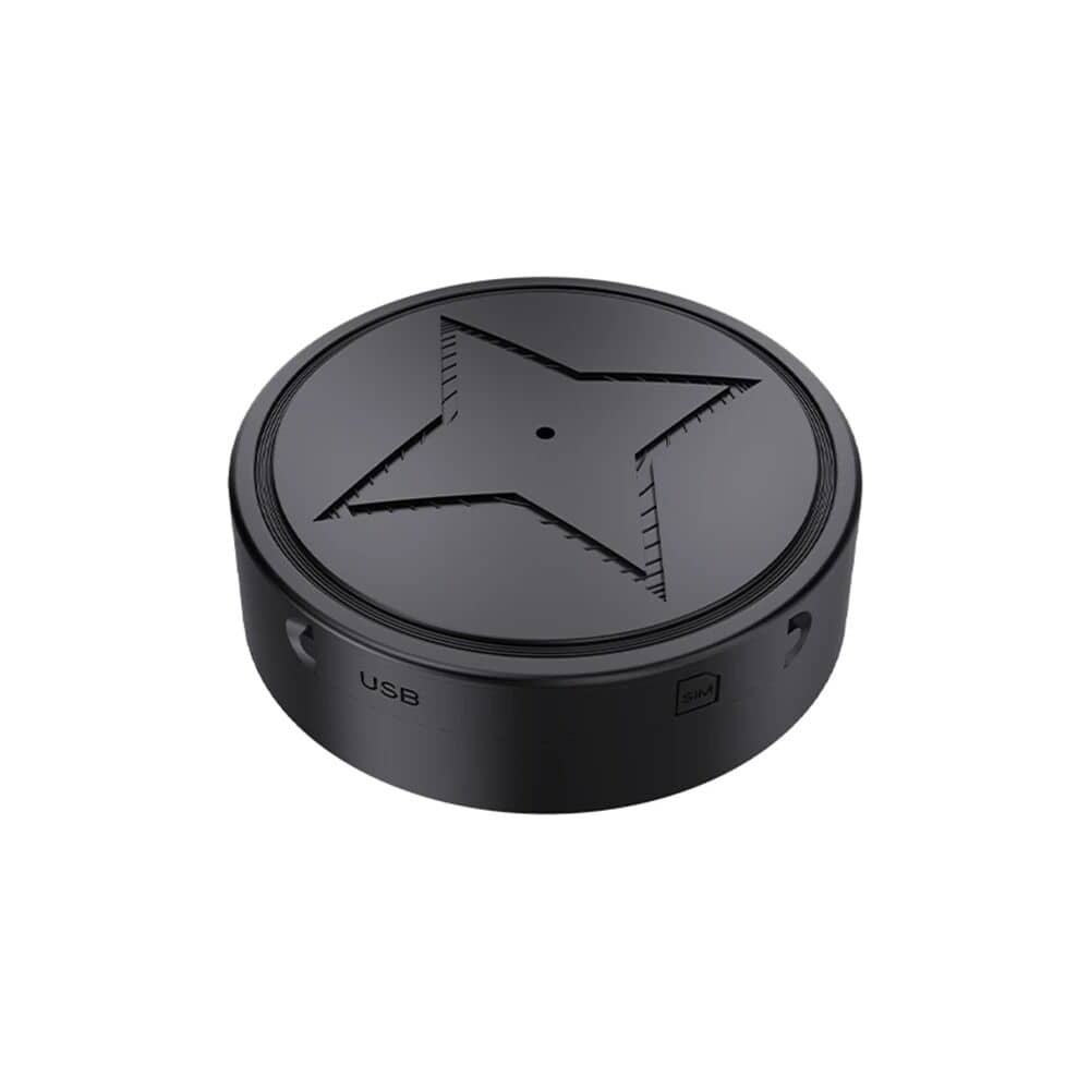 "Mini traqueur GPS compact noir avec micro intégré pour une localisation précise, fixé via une attache magnétique puissante."