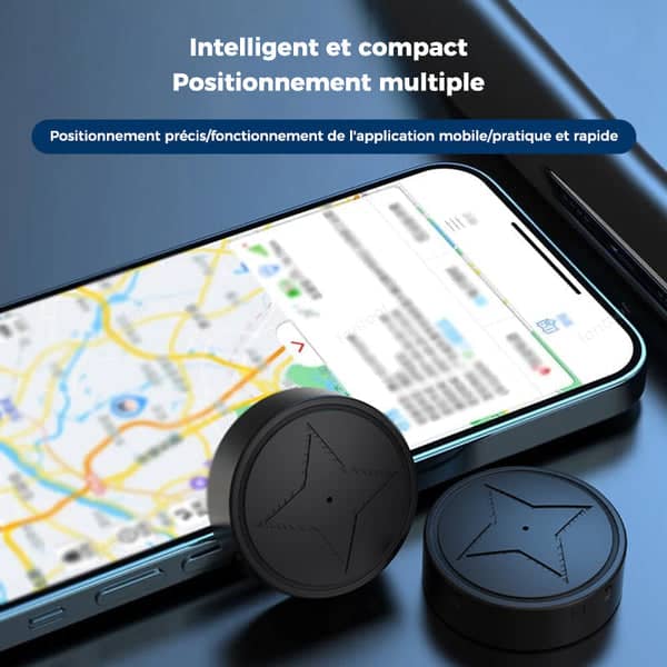 "Mini traqueur GPS compact noir avec micro intégré pour une localisation précise, fixé via une attache magnétique puissante."