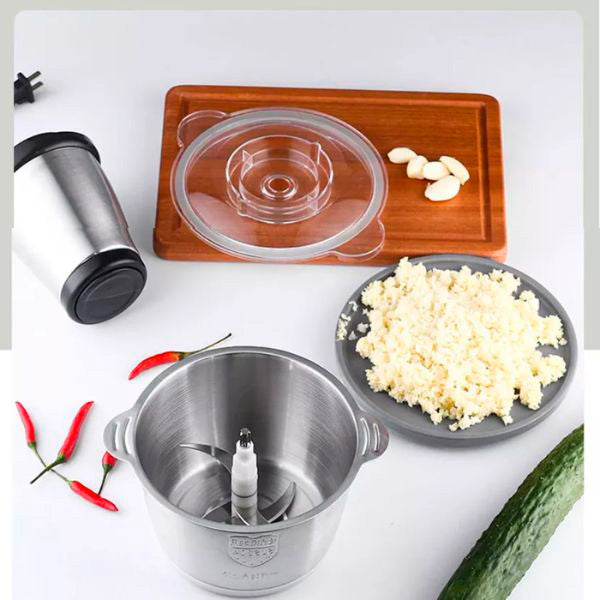 "Mixeur en acier inoxydable puissant, idéal pour hacher viande et légumes, vue de face montrant design robuste et moderne."