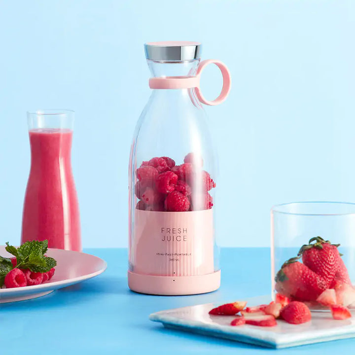 "Mixeur portable ultra-compact, élégant, avec batterie rechargeable et lames puissantes pour smoothies et shakes protéinés."