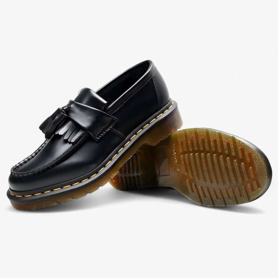 "Mocassins à glands marron pour homme, élégants avec pompon distinctif, style intemporel et confort supérieur."