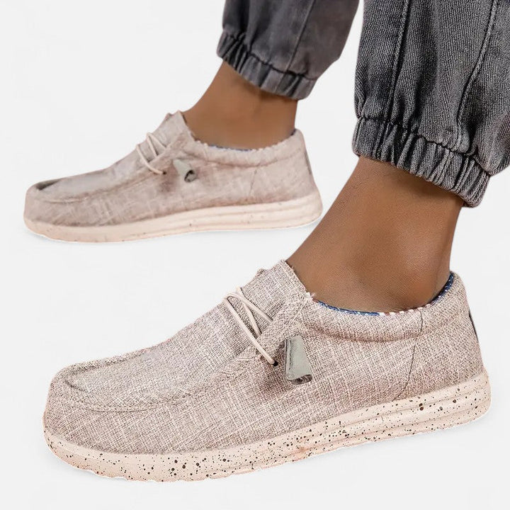 "Mocassins Ariste homme sans lacets, motif drapeau, bleu-gris-noir-kaki, chic et confortable, vue de côté"