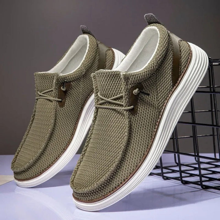 "Mocassins bateau homme élégants et confortables, tige respirante, design léger, couleur marine, style décontracté chic."