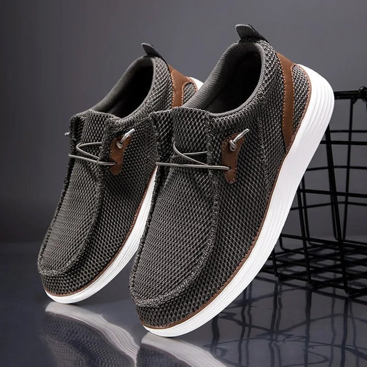 "Mocassins bateau homme élégants et confortables, tige respirante, design léger, couleur marine, style décontracté chic."