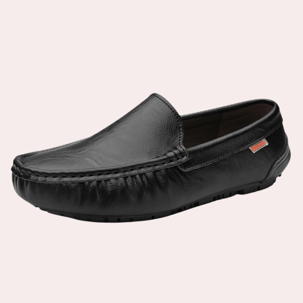 "Mocassins cuir noir homme, élégants et confortables, design sans lacets, vue de côté"