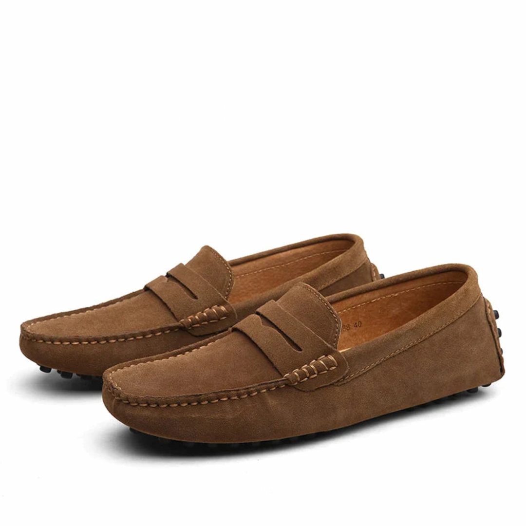 "Mocassins élégants pour hommes avec design italien, en cuir brun, intérieur doux pour confort optimal"