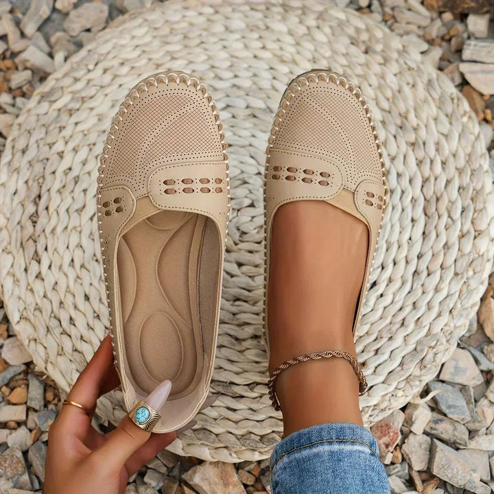 Mocassins en cuir beige pour femmes, respirants et confortables, parfaits pour le printemps-été.
