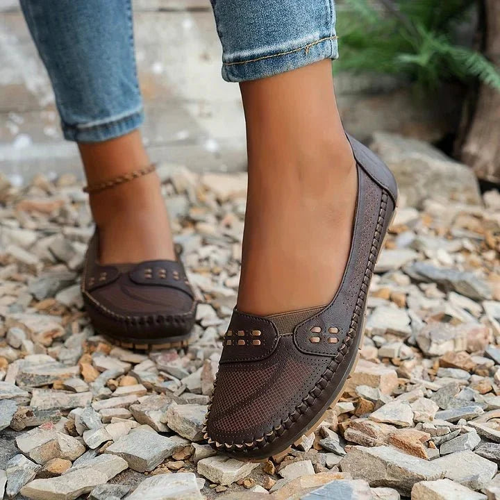 Chaussures plates en cuir, mocassins féminins, conçues pour un confort tout au long de la journée.