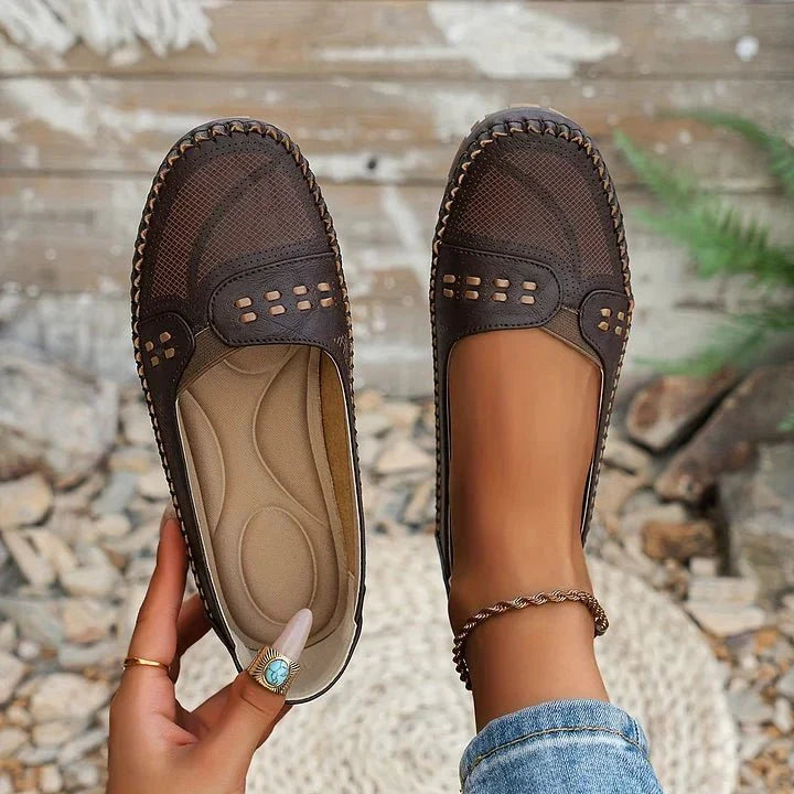 Paire de mocassins instappers en cuir pour femmes, légers et offrant un bon soutien.