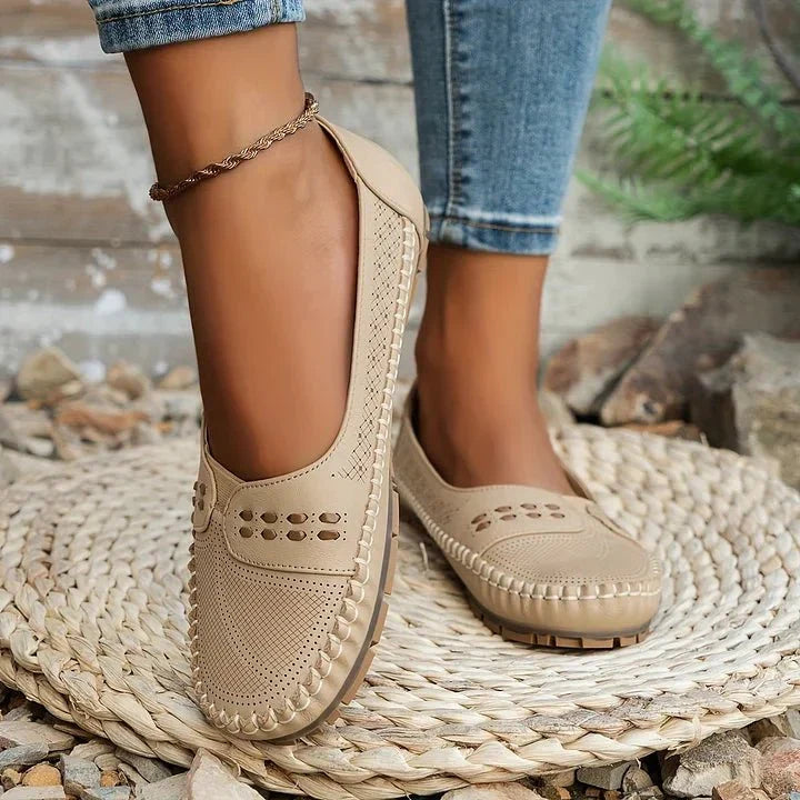 Mocassins féminins en cuir souple, confortables et élégants pour toutes les occasions décontractées.