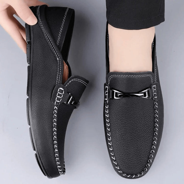 "Mocassins en cuir de vachette pour homme, couleur bleue, stylés et confortables avec semelle intérieure rembourrée."