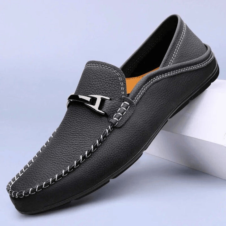 "Mocassins en cuir de vachette pour homme, couleur bleue, stylés et confortables avec semelle intérieure rembourrée."