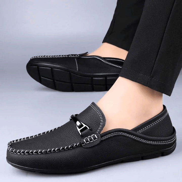 "Mocassins en cuir de vachette pour homme, couleur bleue, stylés et confortables avec semelle intérieure rembourrée."