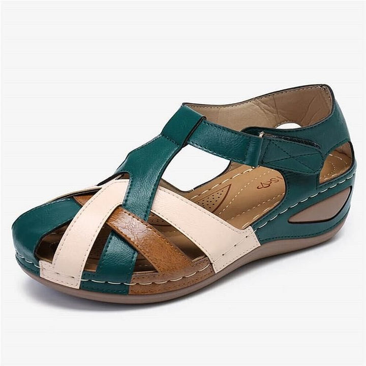 "Mocassins en cuir orthopédiques femme, vue de face, design élégant, confort optimal, couleur marron."