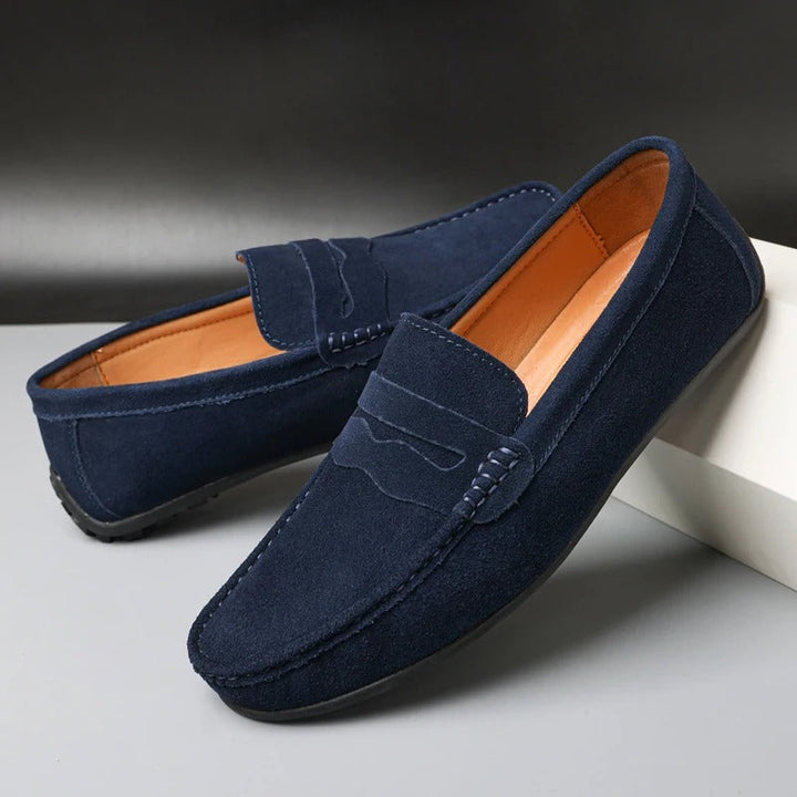 Mocassins en daim homme, confortables et élégants.  Design classique.