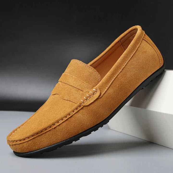 Mocassins en daim homme, confortables et élégants.  Design classique.