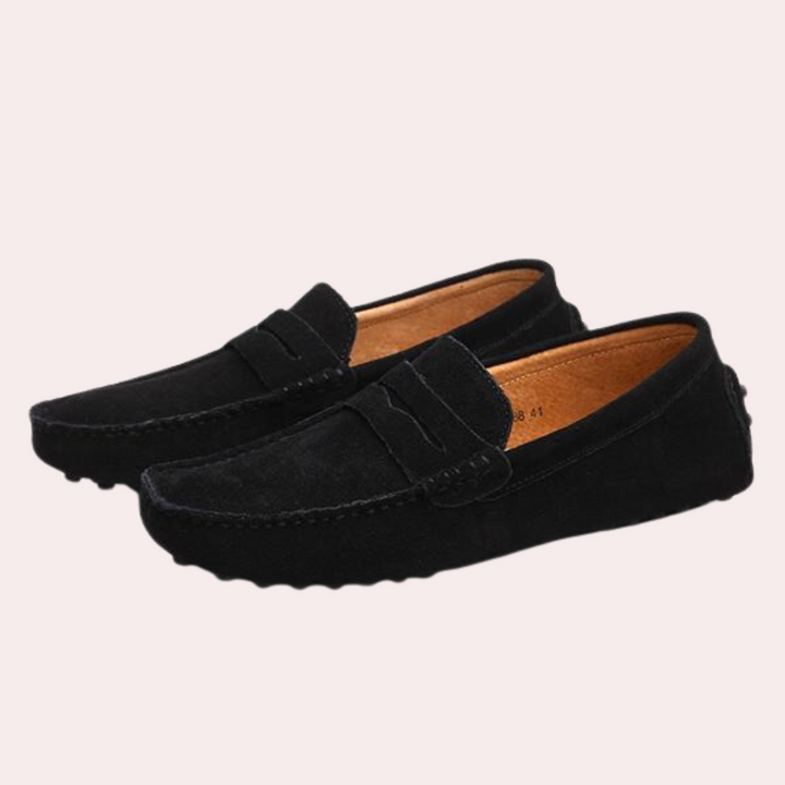 "Mocassins en daim pour hommes jaune, pompon contrastant, confort & style élégant."