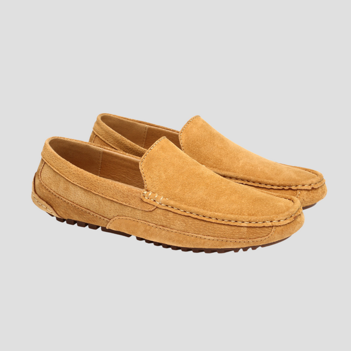 "Mocassins en daim souple pour homme, couleur naturelle, bout arrondi, semelle antidérapante pour style décontracté et chic"