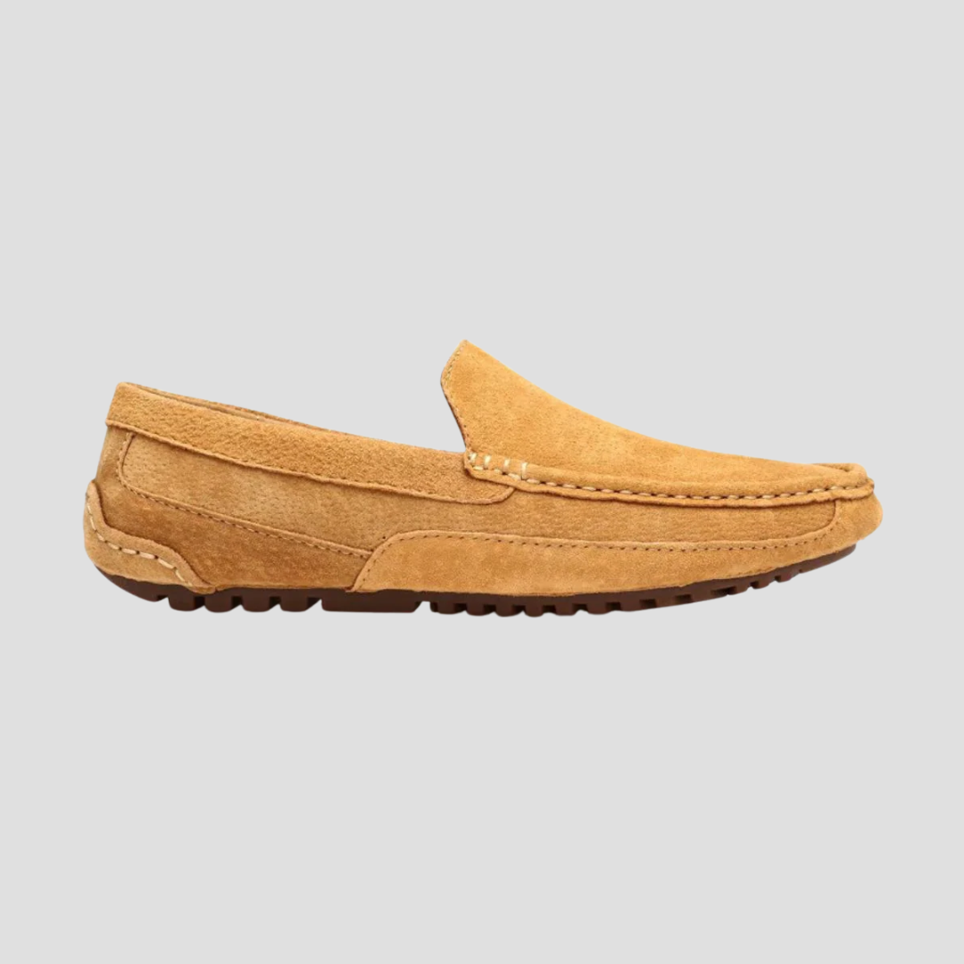 "Mocassins en daim souple pour homme, couleur naturelle, bout arrondi, semelle antidérapante pour style décontracté et chic"