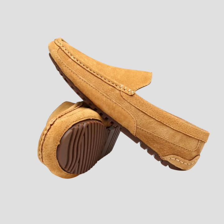 "Mocassins en daim souple pour homme, couleur naturelle, bout arrondi, semelle antidérapante pour style décontracté et chic"