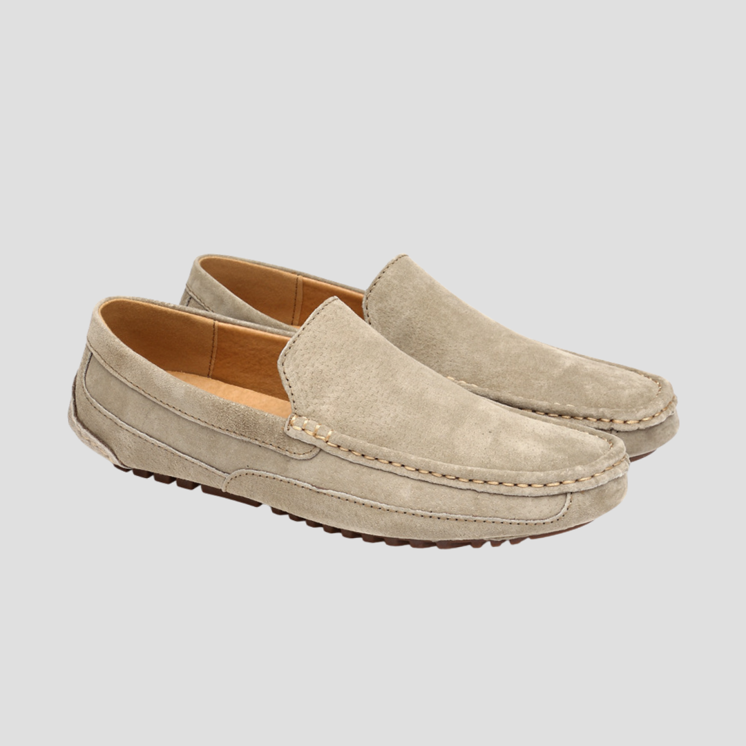 "Mocassins en daim souple pour homme, couleur naturelle, bout arrondi, semelle antidérapante pour style décontracté et chic"