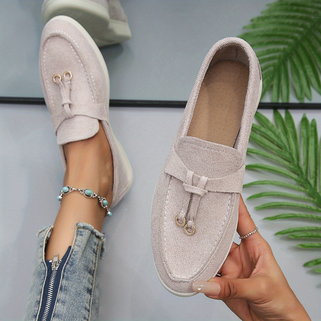 "Mocassins épais femme, design minimaliste chic, respirants, semelle flexible, parfaits pour confort et style au quotidien."
