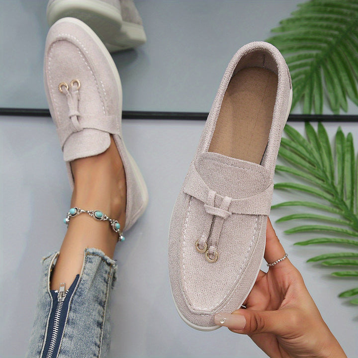 "Mocassins épais femme, design minimaliste chic, respirants, semelle flexible, parfaits pour confort et style au quotidien."