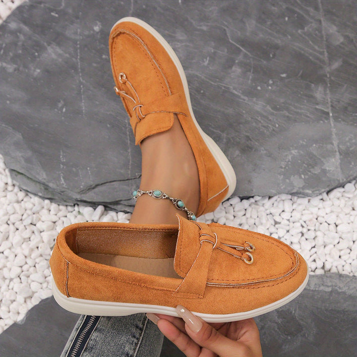 "Mocassins épais femme, design minimaliste chic, respirants, semelle flexible, parfaits pour confort et style au quotidien."
