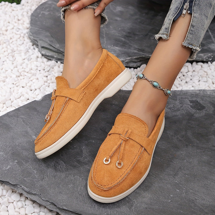 "Mocassins épais femme, design minimaliste chic, respirants, semelle flexible, parfaits pour confort et style au quotidien."