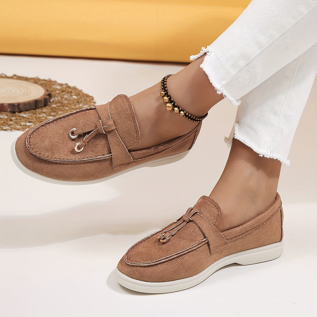 "Mocassins épais femme, design minimaliste chic, respirants, semelle flexible, parfaits pour confort et style au quotidien."