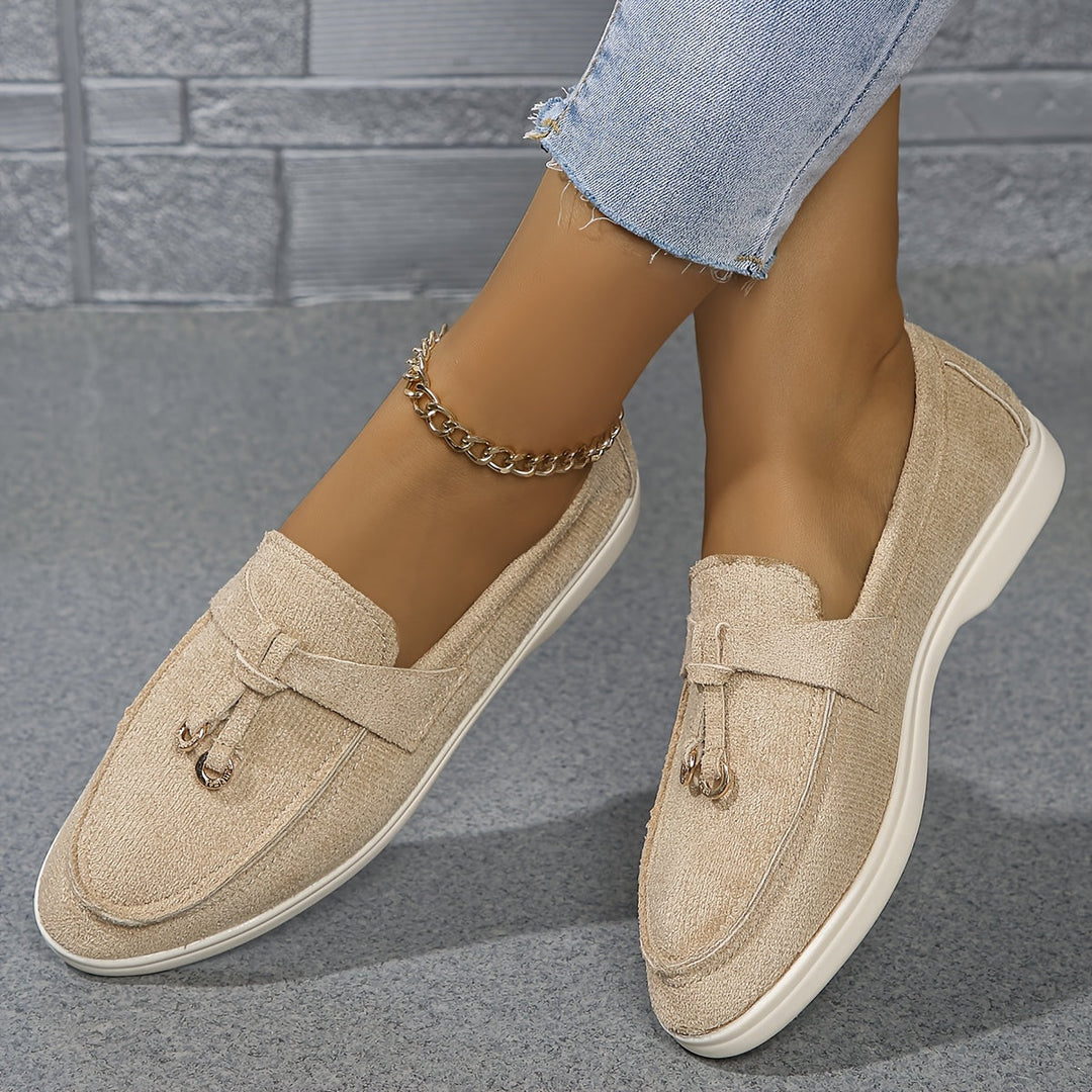 "Mocassins épais femme, design minimaliste chic, respirants, semelle flexible, parfaits pour confort et style au quotidien."