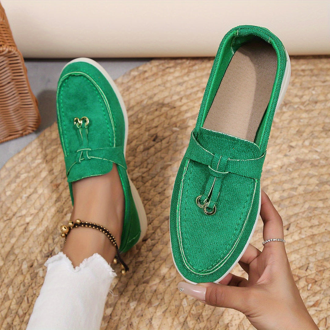 "Mocassins épais femme, design minimaliste chic, respirants, semelle flexible, parfaits pour confort et style au quotidien."