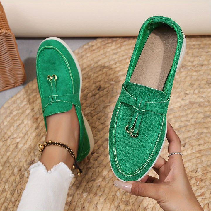 "Mocassins épais femme, design minimaliste chic, respirants, semelle flexible, parfaits pour confort et style au quotidien."