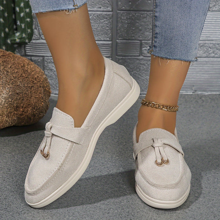 "Mocassins épais femme, design minimaliste chic, respirants, semelle flexible, parfaits pour confort et style au quotidien."