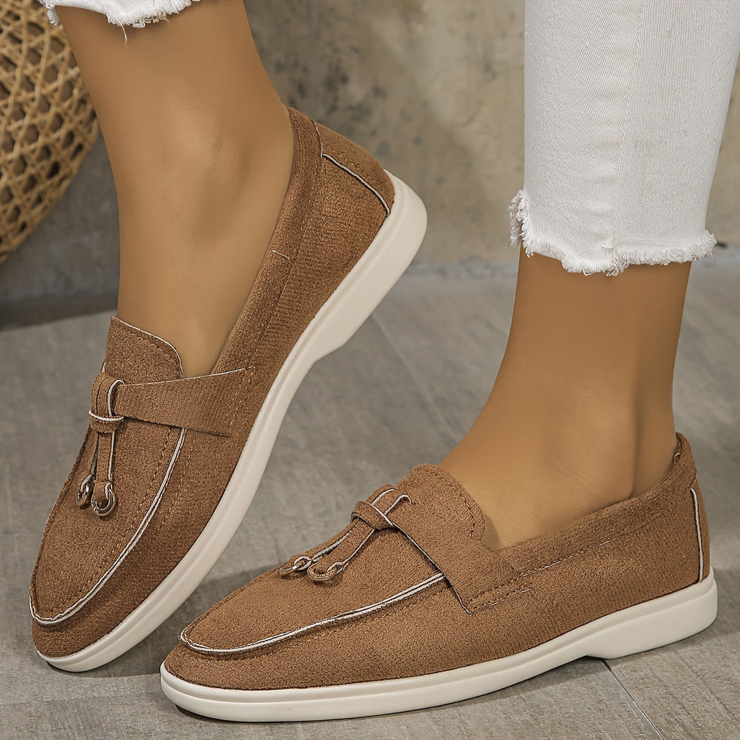 "Mocassins épais femme, design minimaliste chic, respirants, semelle flexible, parfaits pour confort et style au quotidien."